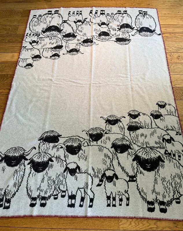 Hurry Up Blacknose Sheep blanket, red border