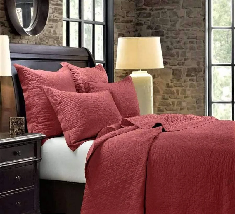 Big Discounts Diamond Red Quilt - Full/Queen