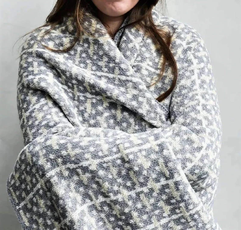 Best Choice Eco Retro Grey and Ivory Woven Throw