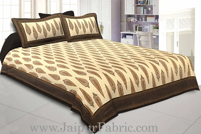 Mega Sale king size bedsheet black border golden paisley print with two pillow cover Mega Sale king size bedsheet black border golden paisley print with two pillow cover