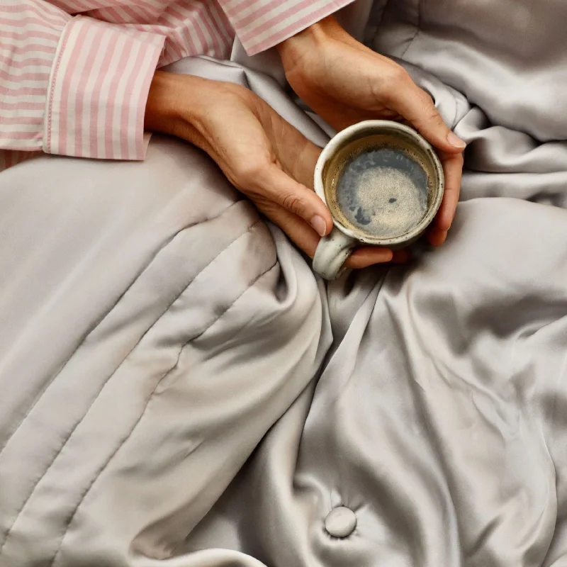 Quick Sale Luxxe Silk Throw