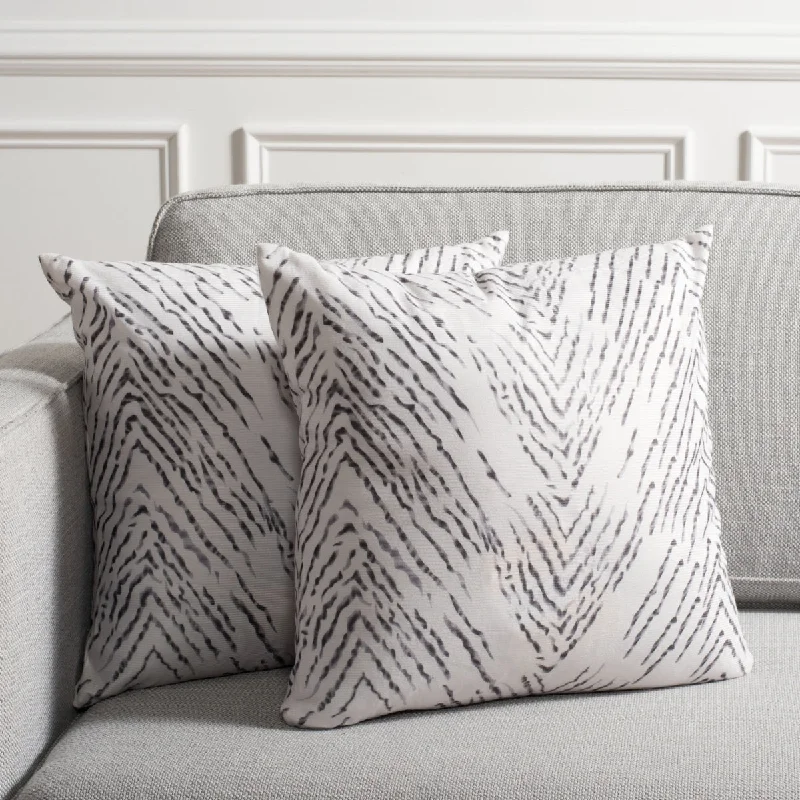 Weekend Specials to Grab Safavieh Zecora Pillow